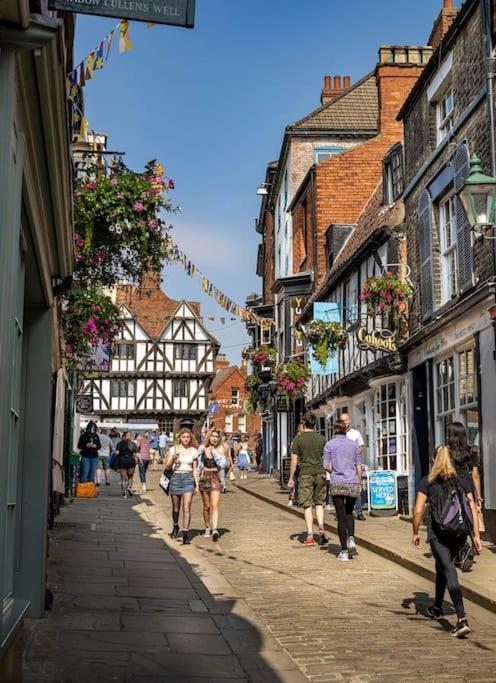 Choristers Mews: Luxury Cottage A Stones Throw From The Cathedral! Lincoln Bagian luar foto